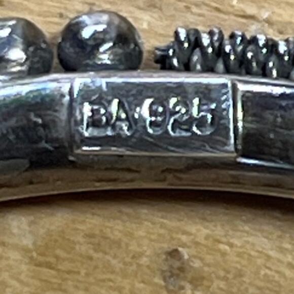 Vintage Sterling Silver Bangle Bracelet. womens. cute detail. marked. - Picture 3 of 4